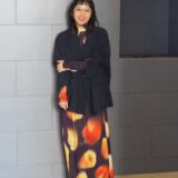 【スナップ】派手柄ワンピ×変形ジャケットで魅せる！ おしゃれ上級者のオンリーワンの着こなし