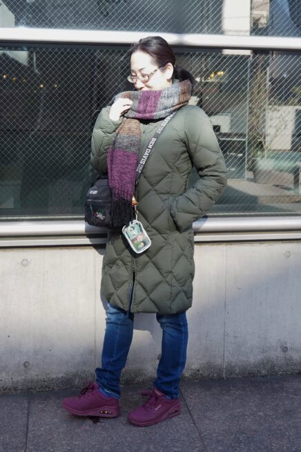 【スナップ】「推しキャラ」を意識したカジュアルコーデ 小物のカラーリンクをポイントに