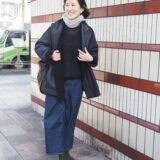 【スナップ】50代こそ参考にしたい！ 挿し色をきかせたデニムコーデ