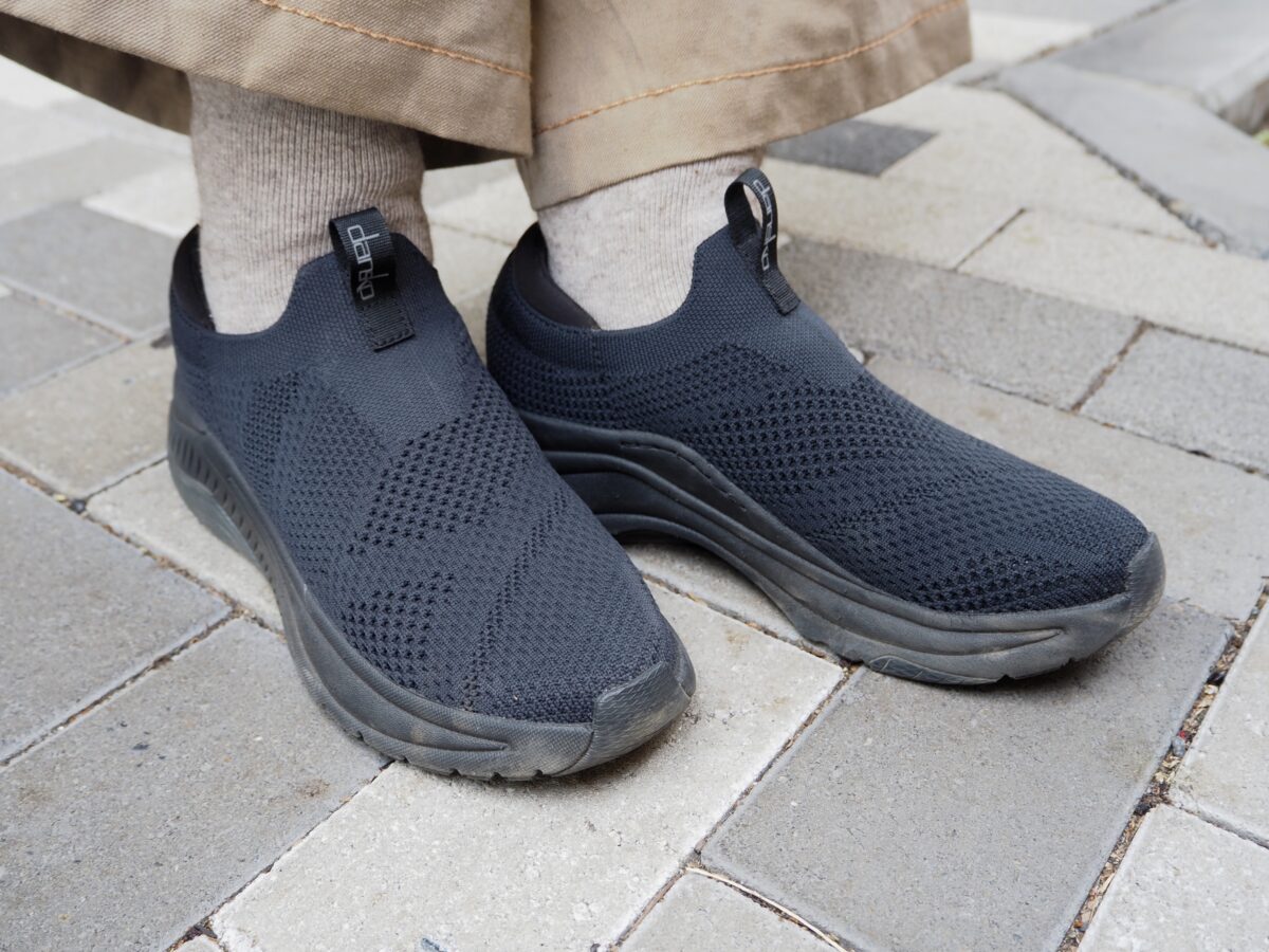 ダンスコのスニーカー