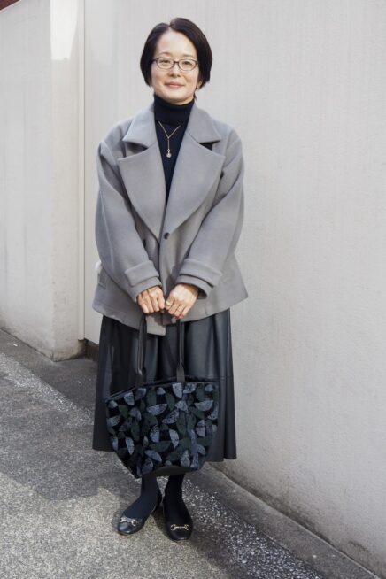 【スナップ】「ミナ ペルホネン」の刺しゅうバッグにときめく！ 50代のきれいめモノトーン