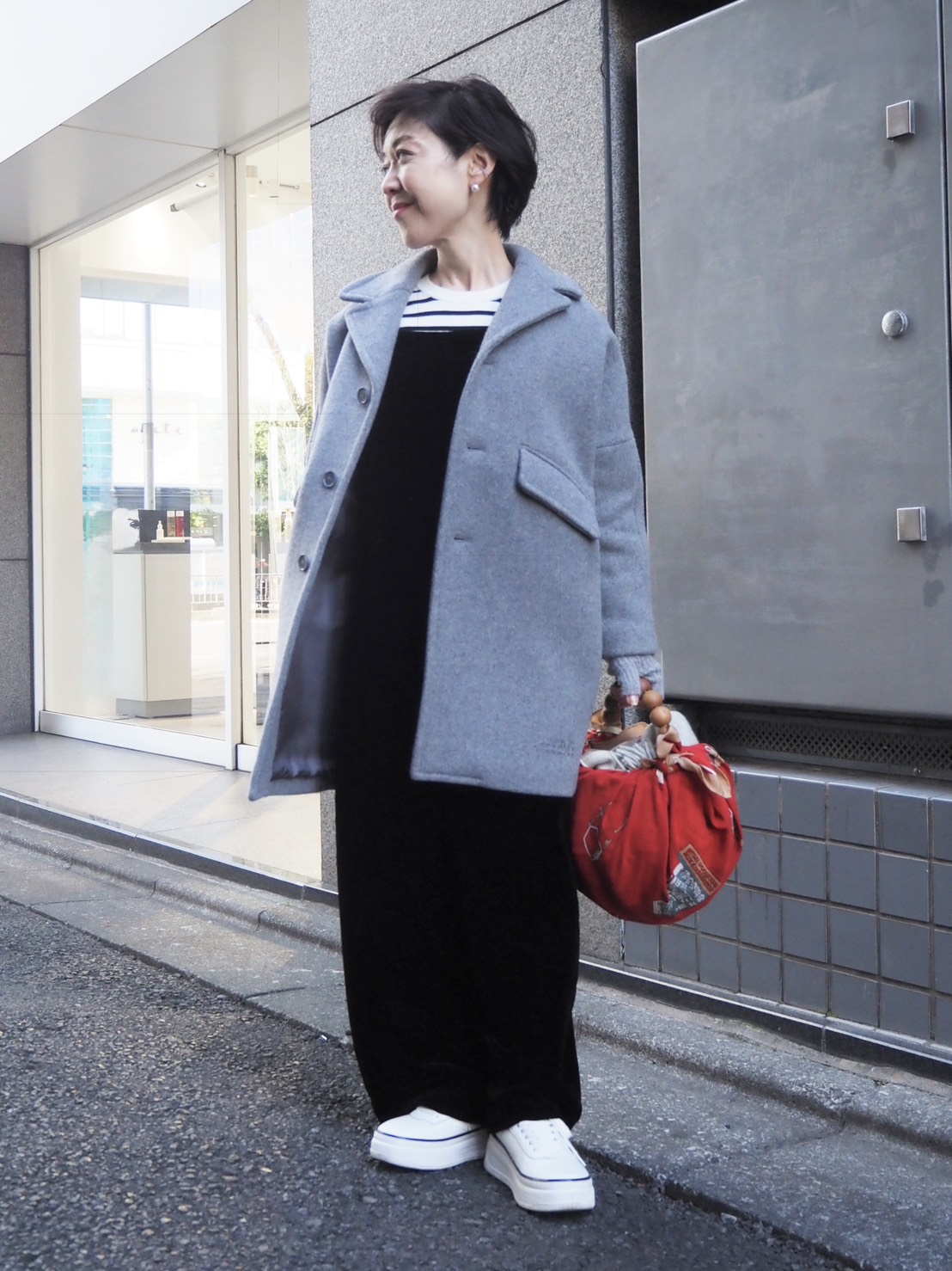 50代の挿し色コーデ