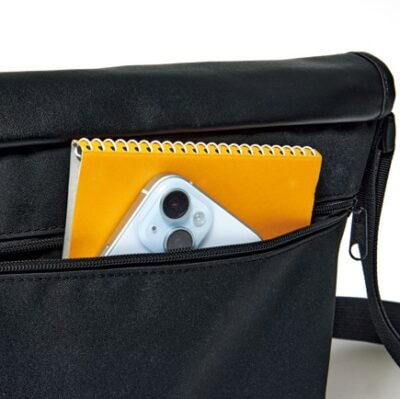 大人のおしゃれ手帖 2026年3月号 付録【軽くておしゃれなショルダーバッグ！

】 背面のジップポケットが便利！