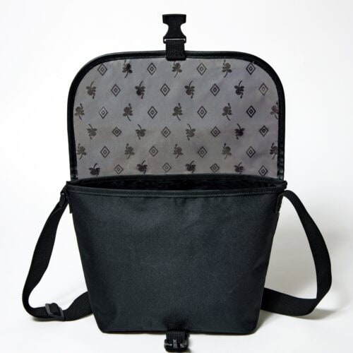 大人のおしゃれ手帖 2026年3月号 付録【軽くておしゃれなショルダーバッグ！

】 フラップの背面はオリジナルのモノグラムプリント