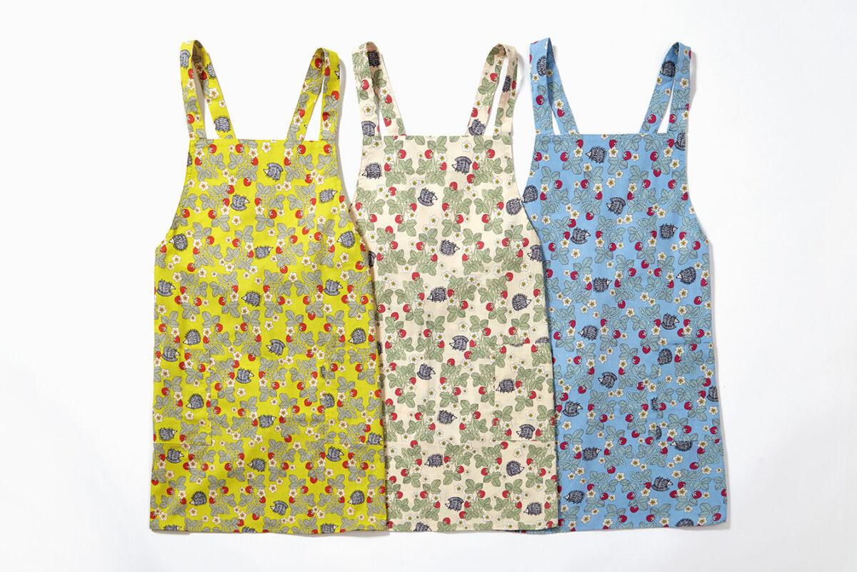 しわになりにくいイージーケア加工。各¥5,280 /サロンジェ