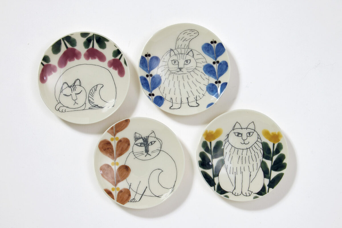 茶碗¥1,485、湯呑¥1,540、豆皿4枚セット¥3,300 /山加商店