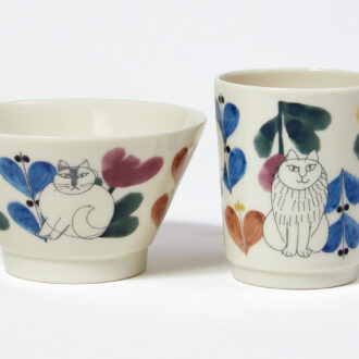 茶碗￥1,485、湯呑￥1,540、豆皿４枚セット￥3,300 ／山加商店