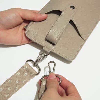 大人のおしゃれ手帖 2026年4月号増刊 付録【高級感のあるレザー調スマホポシェット
】 ストラップは取り外し可能