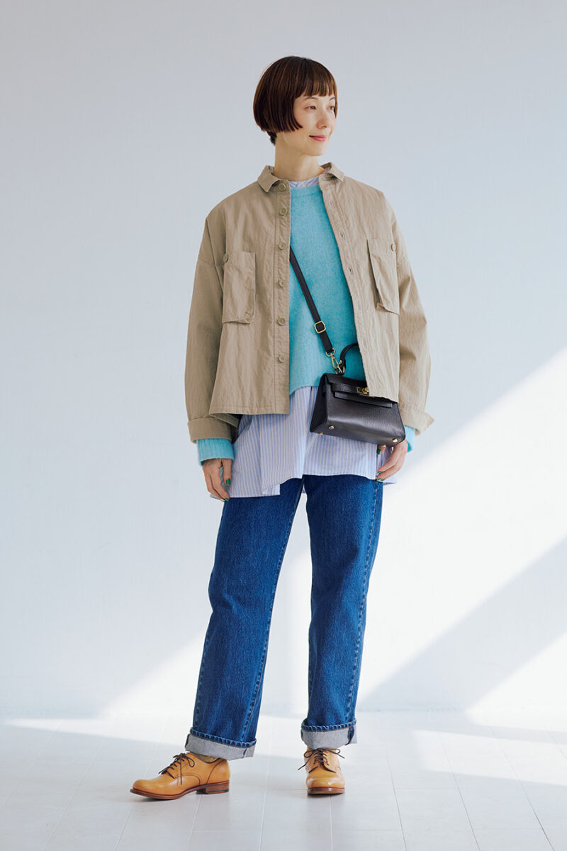 Denim: デニムパンツ ユニクロ アンド ジェイ ダブリュー アンダーソン ¥4,990 ジャケット¥71,500/パドカレ(パドカレ六本木)、 ニット¥39,600/プレインピープル(プレインピー プル青山)、ロングシャツ¥26,400/ヴェリテクール、 バッグ¥18,700/オウレンティ(セムインターナショ ナル)、シューズ¥50,600/プリュス バイ ショセ