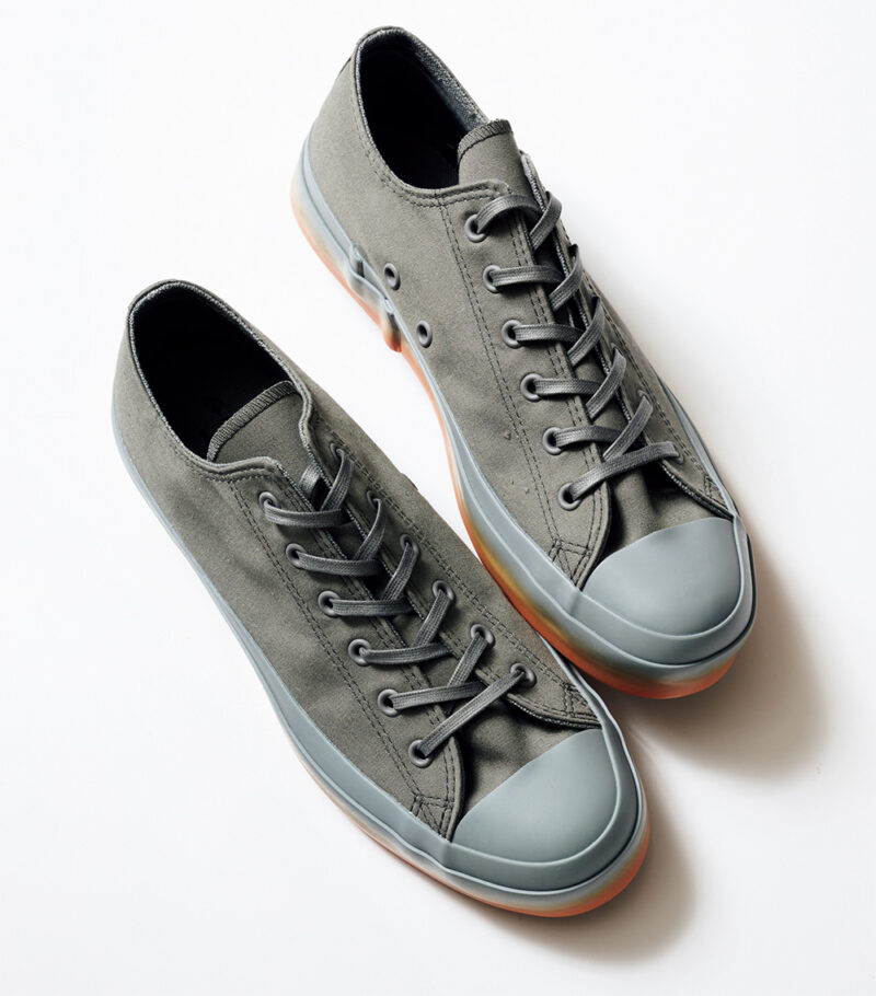 キャンバスの「ローバスケット」。ソールのオレンジグラデーションが特徴的。 ¥13,200/ムーンスター(ムーンスター カスタマーセンター)