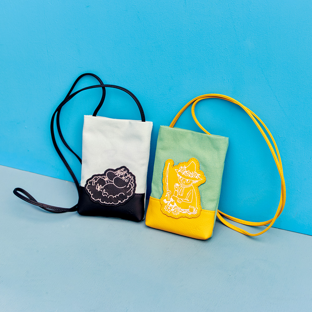 スマホショルダー各¥18,000 /キタムラ(Kitamura)