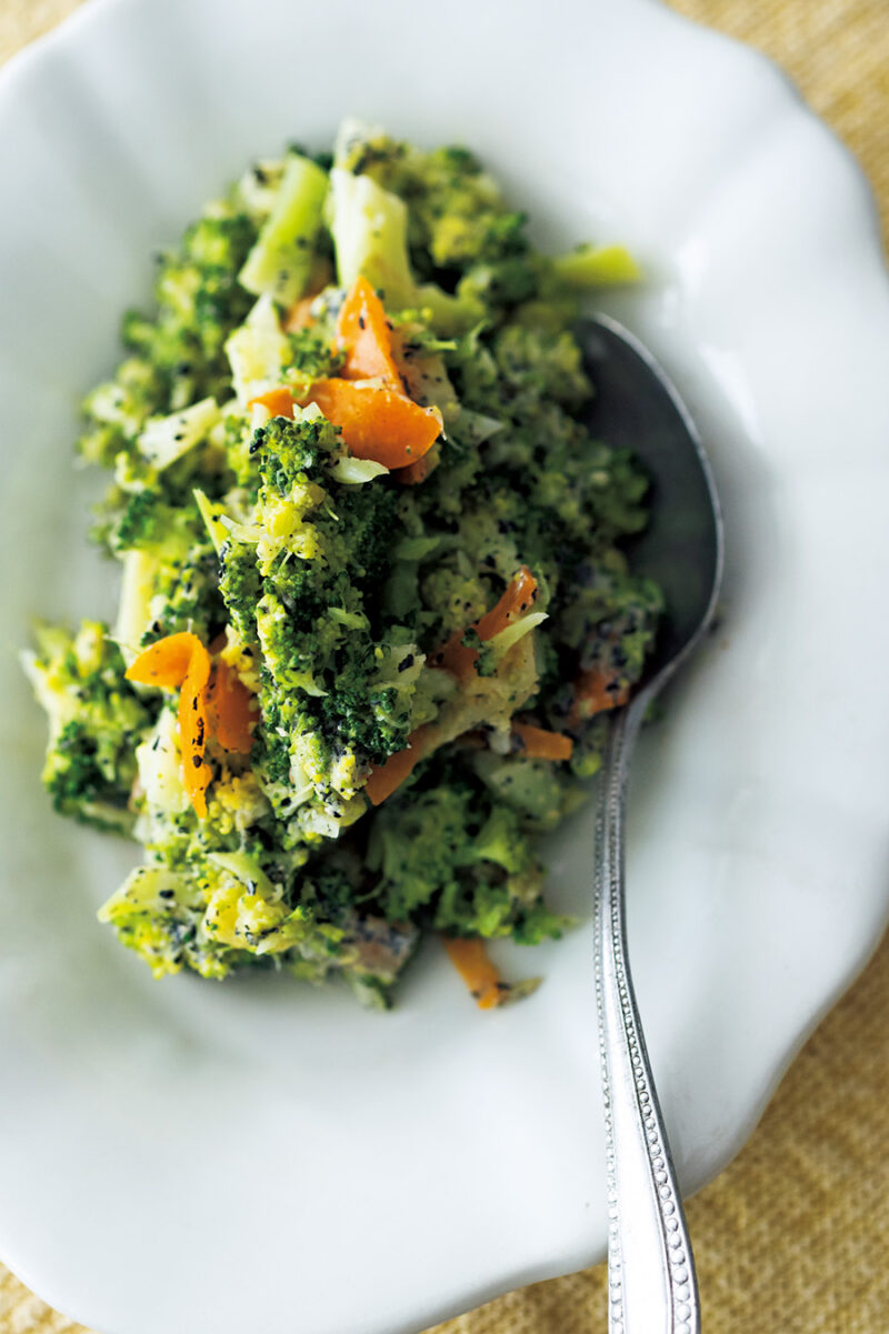 ブロッコリーと金柑のごまサラダ