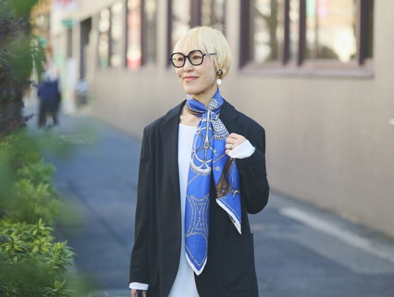 卒入学式にもぴったりのリングを使ったスカーフの巻き方