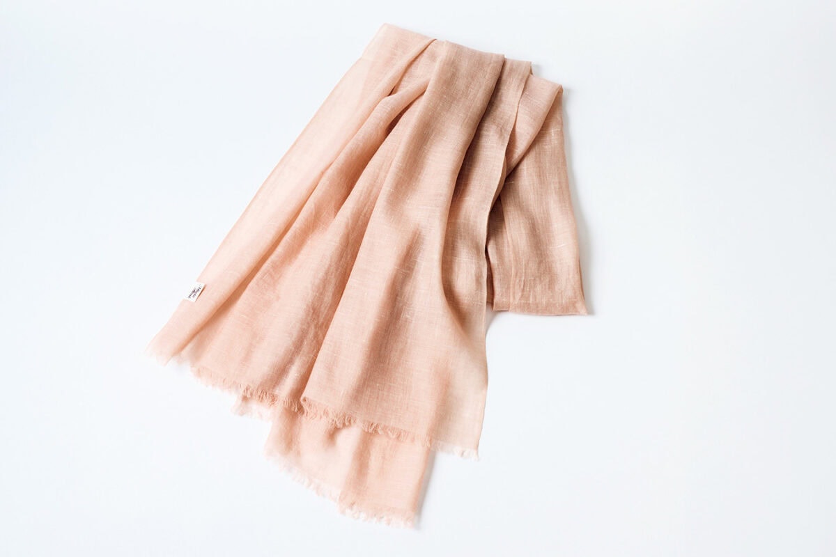 カシミヤリネンストール¥9,000/マリアルーク