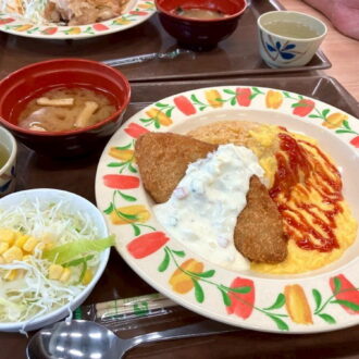 青山学院大学の学食にて