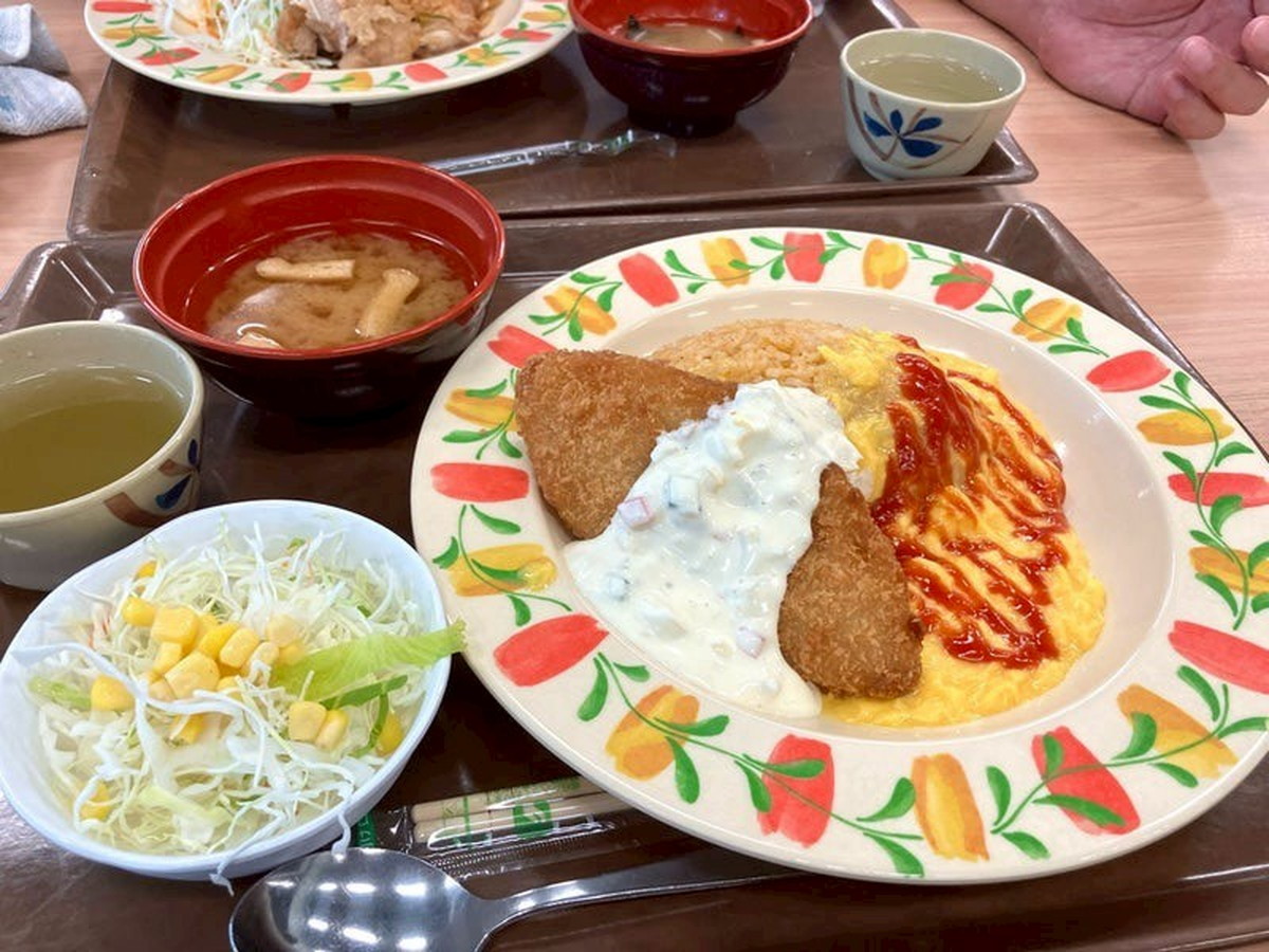 青山学院大学の学食にて