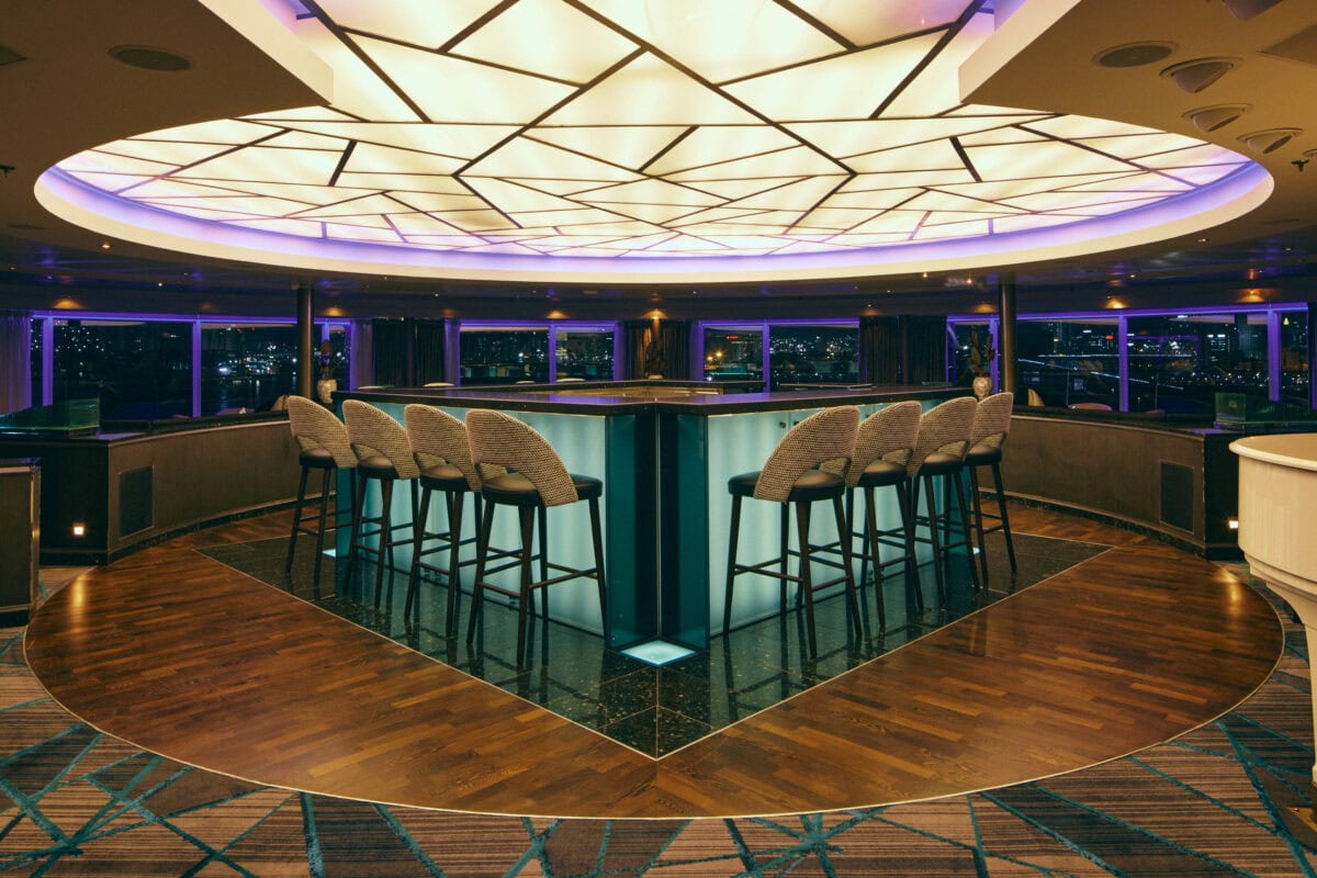 「オブザベーションバー 36」