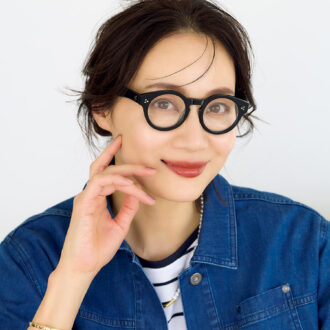 【めがねのメイク】黒太フレームに合うメイクをプロが指南！