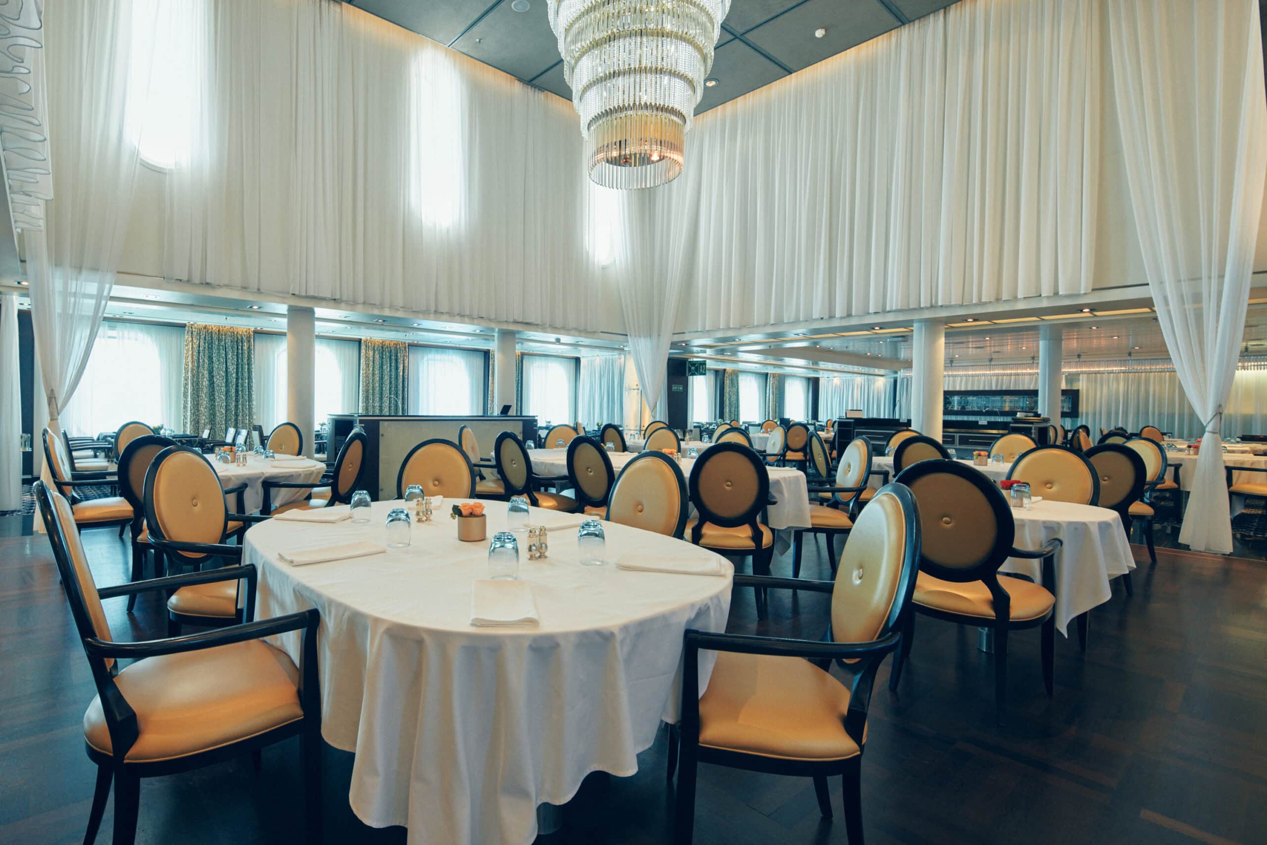 「ザ・レストラン富士」