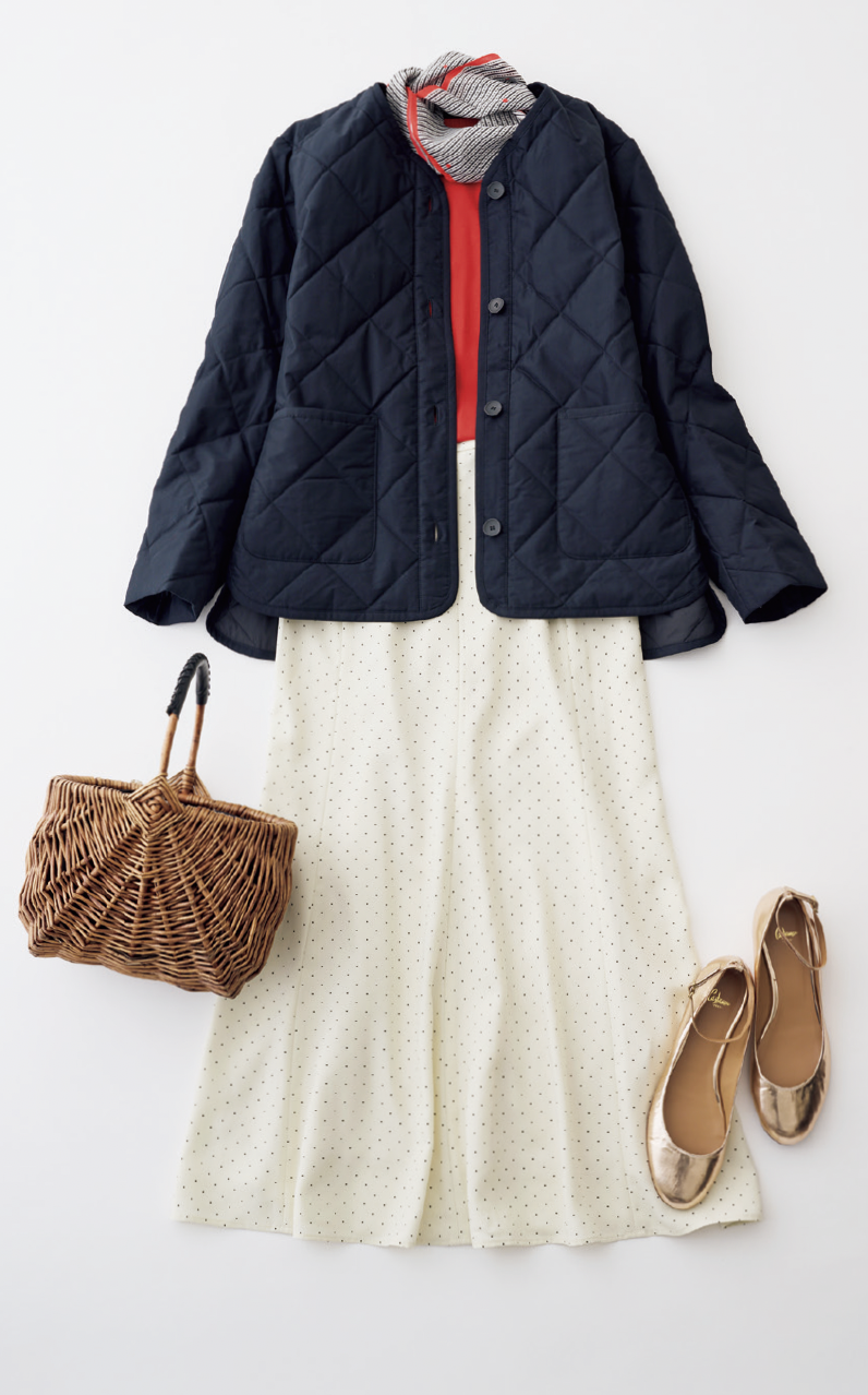 クルーネックセーター¥1,990、ドット柄マーメイドスカート¥3,990 /ともにユニクロ、ほかはスタイリスト私物