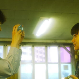 発達障害のある画家と空気を読んでばかりいる女性との純愛を描く。©2022「はざまに生きる、春」製作委員会