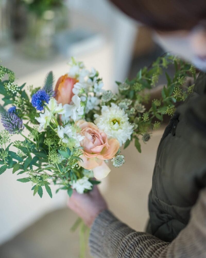 落ち着きたい日は、白やグリーンの静かな花を
