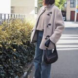 【スナップ】50代おしゃれさんが集う「ザラ」 切りっぱなしデニムをカジュアルコーデの相棒に