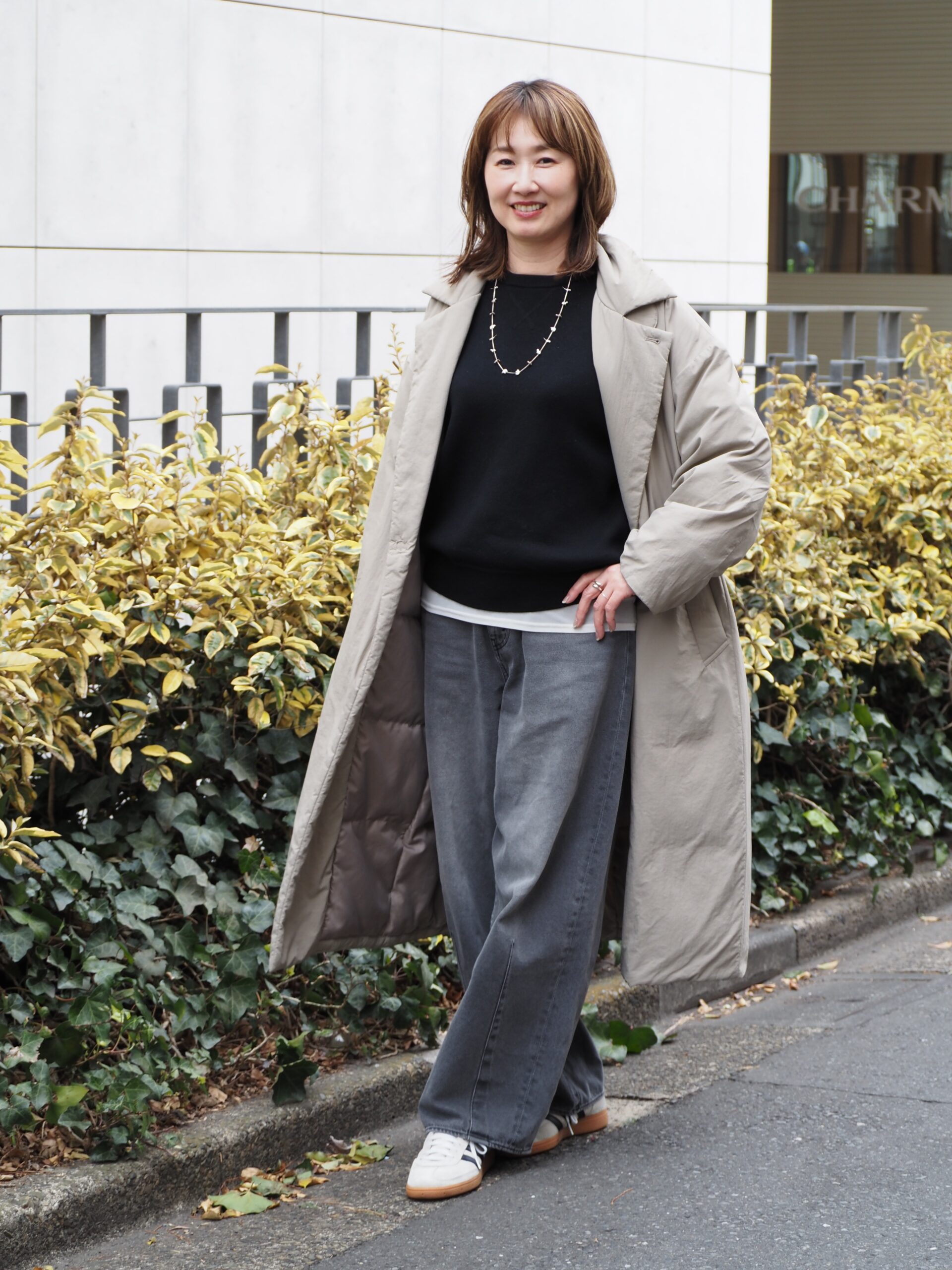 【1週間スナップ】50代の春コーデはデニムとスニーカーを味方につけて！ 若作りにならないコツは？