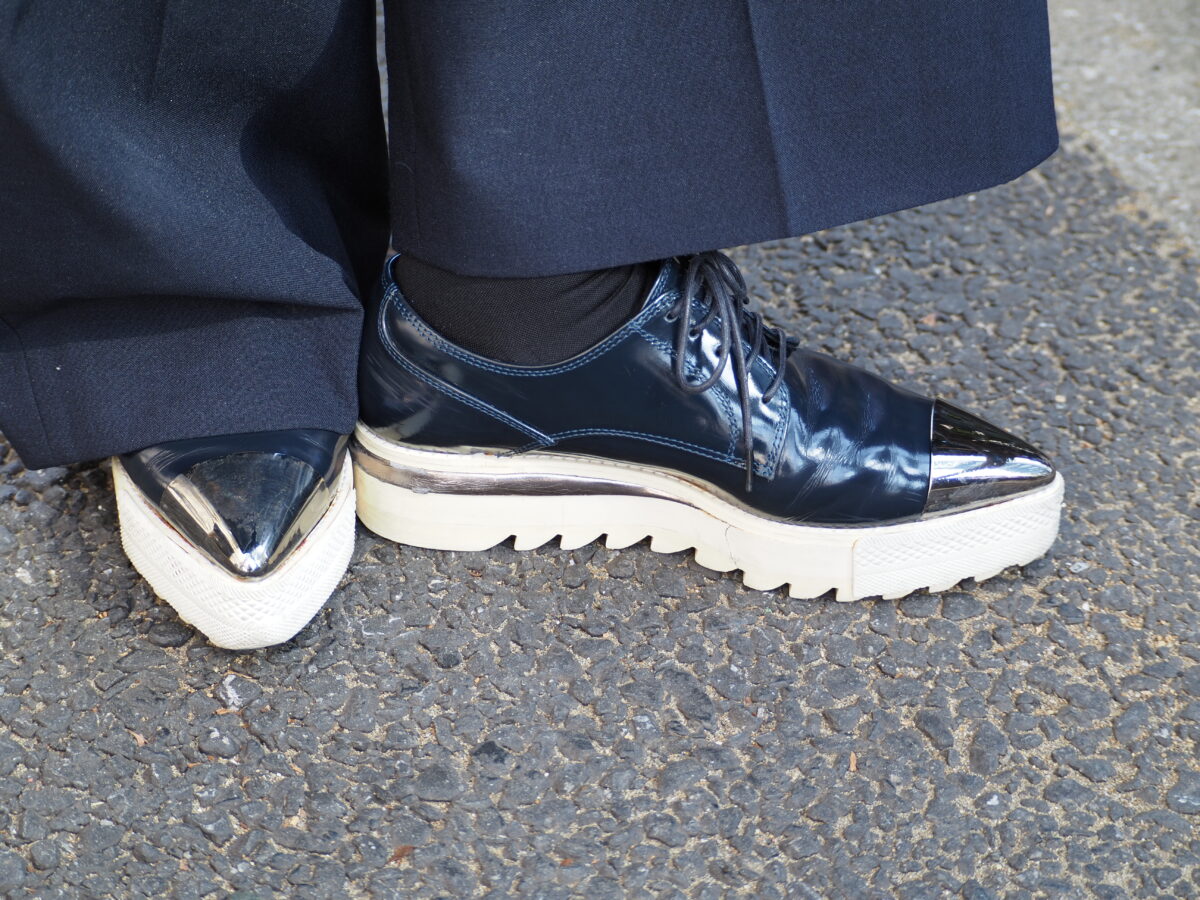 エナメルのシューズ