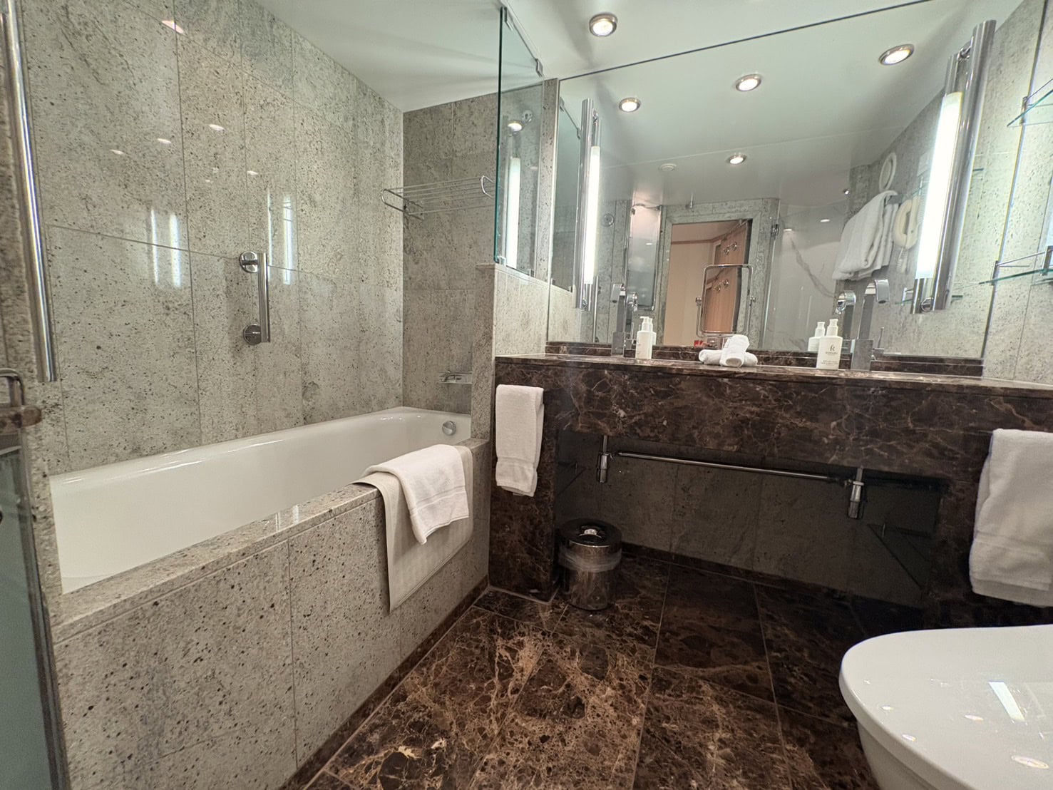 「三井オーシャンフジ」の客室