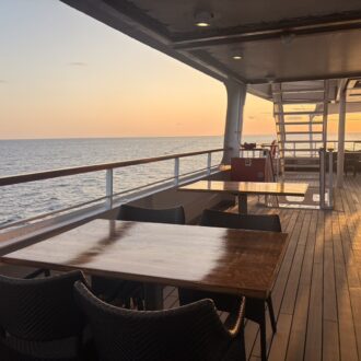 「三井オーシャンフジ」のデッキから見える夕日