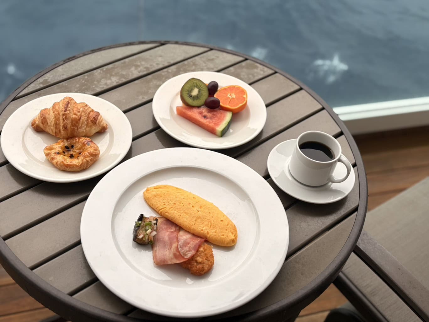 ルームサービスの朝食