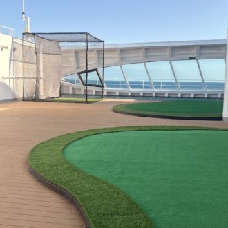 「三井オーシャンフジ」のゴルフ用人工芝