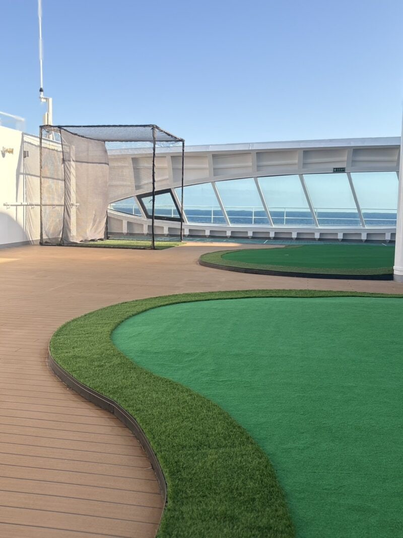 「三井オーシャンフジ」のゴルフ用人工芝