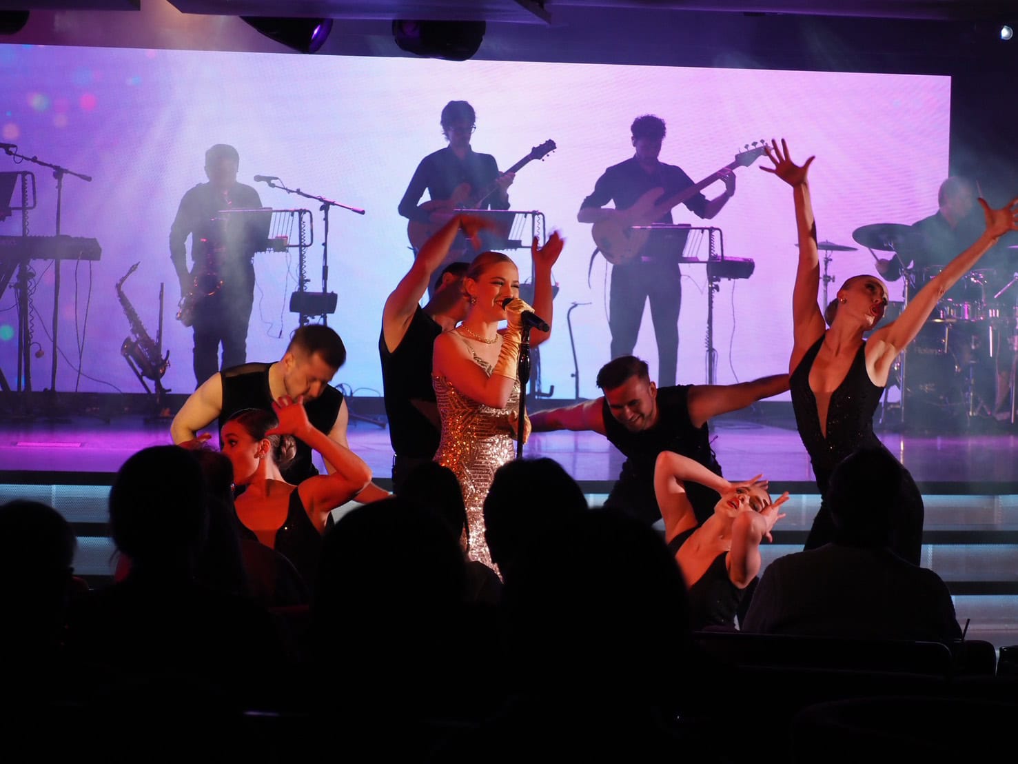 「三井オーシャンフジ」のメインステージでのショー