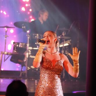 「三井オーシャンフジ」のメインステージでのショー