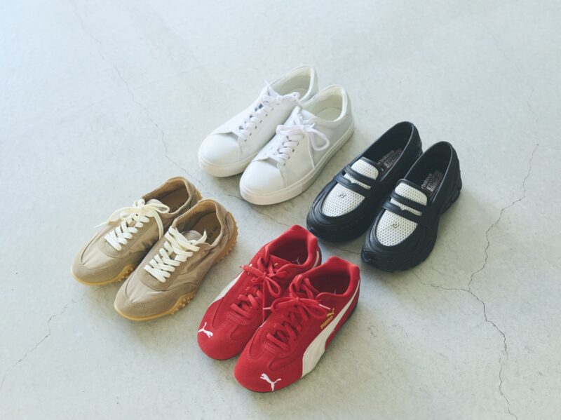薄底やローファースニーカーなど、トレンドを取り入れた4タイプのスニーカー。