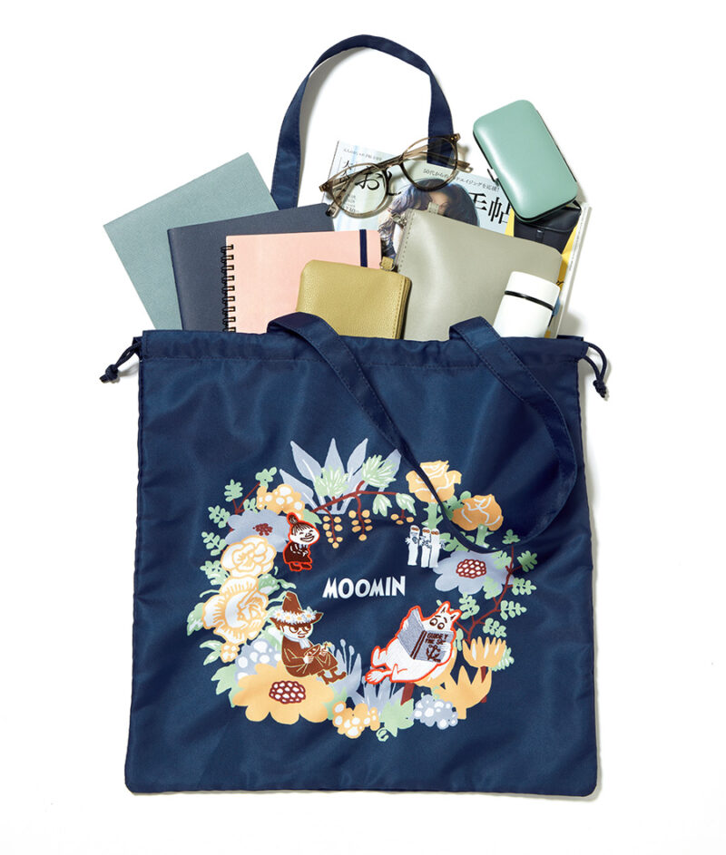 雑誌やノート類も余裕で入る大判サイズ