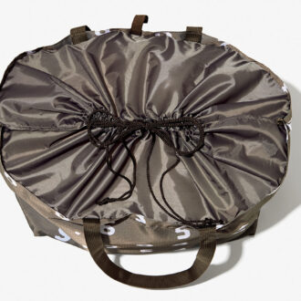 中のものを覆い隠せる安心の巾着仕様！