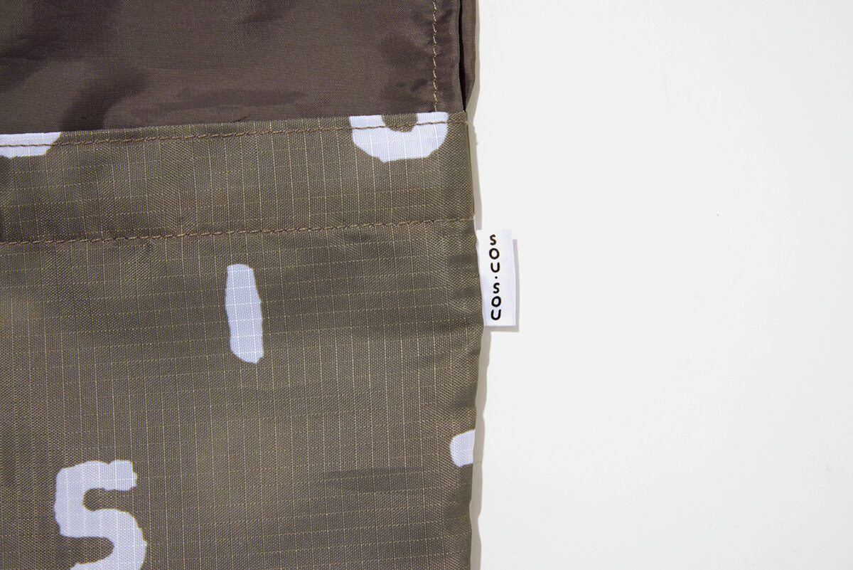 サイドに挟みこみタグ付き。