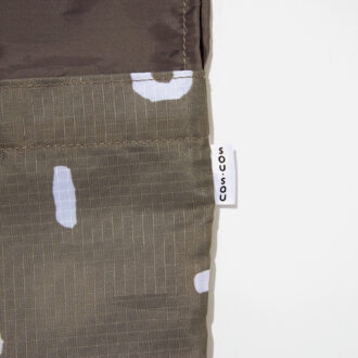 サイドに挟みこみタグ付き。