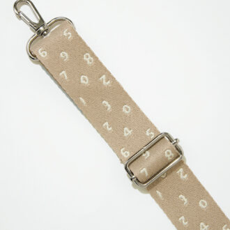 調節器具付きで、小柄さんにも背高さんにもベストフィット。