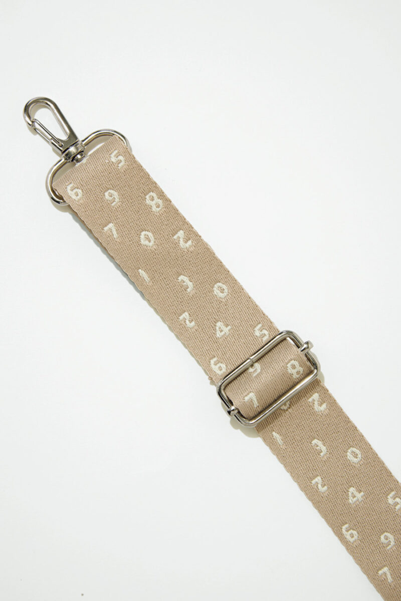 調節器具付きで、小柄さんにも背高さんにもベストフィット。