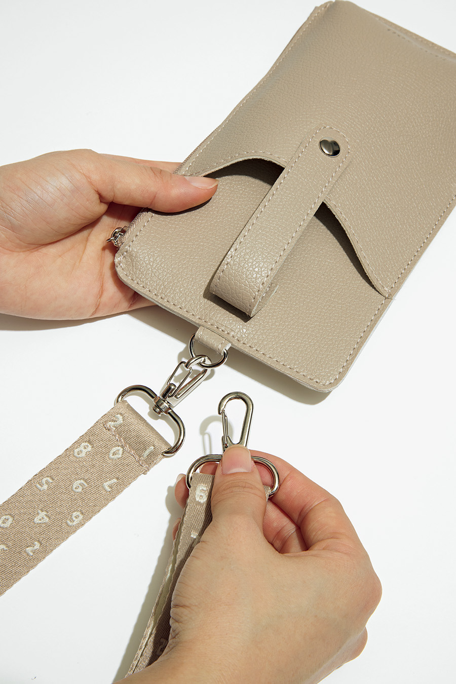 1. ストラップは取り外し可能