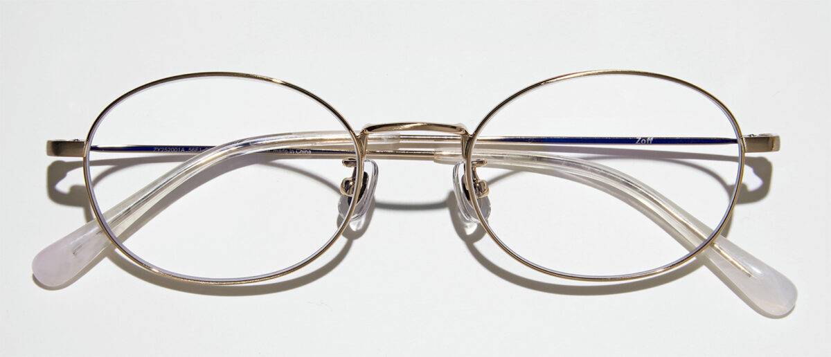 ¥3,300(レンズ代のみ)/ゾフ ※写真のフレームは¥9,900