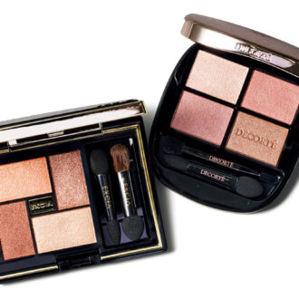 （右）くすみがかった大人ピンク～ブラウンの組み合わせ。女性らしい印象に。スキンシャドウ デザイニング パレット10 ¥7,700／コスメデコルテ　 （左）シーンや使う人を選ばない、オレンジ～ブラウンの組み合わせ。エクシア アイカラー ヴォロンテ09 ¥6,600（4月18日発売）／アルビオン