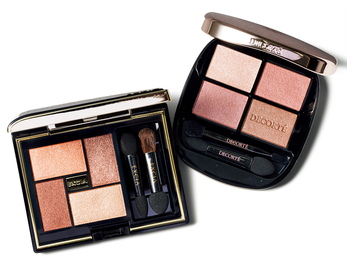 （右）くすみがかった大人ピンク～ブラウンの組み合わせ。女性らしい印象に。スキンシャドウ デザイニング パレット10 ¥7,700／コスメデコルテ　 （左）シーンや使う人を選ばない、オレンジ～ブラウンの組み合わせ。エクシア アイカラー ヴォロンテ09 ¥6,600（4月18日発売）／アルビオン
