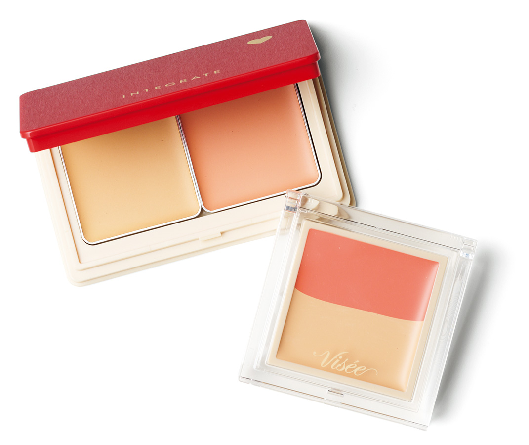 （上）とろけるように密着し、崩れにくい。インテグレート メルティフィットコンシーラー ¥1,650（編集部調べ）／資生堂　 （下）重ねづけしても厚ぼったくならない。美容液成分が目元をケア。ヴィセ カラーデュオ トリック コンシーラー 01¥1,210（編集部調べ）／コーセー