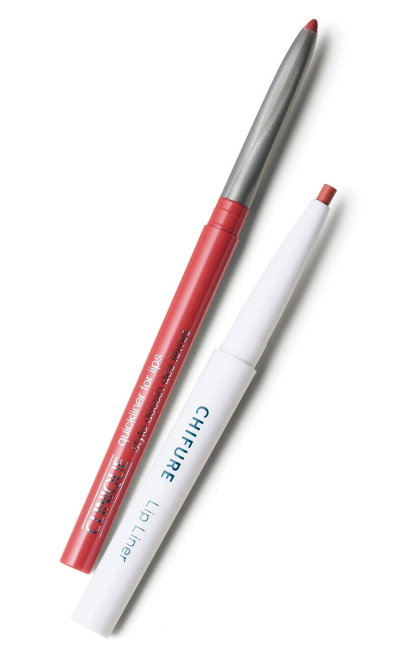 (右)くすんだ唇もきれいに補正するベージュピンク。ちふれ リップ ライナー 143 ¥572/ちふれ化粧品 (左)華やか過ぎないローズピンク。血色のよい唇におすすめ。クイック ライナーフォー リップ N 44 ¥3,630(4月24日発売)/クリニーク