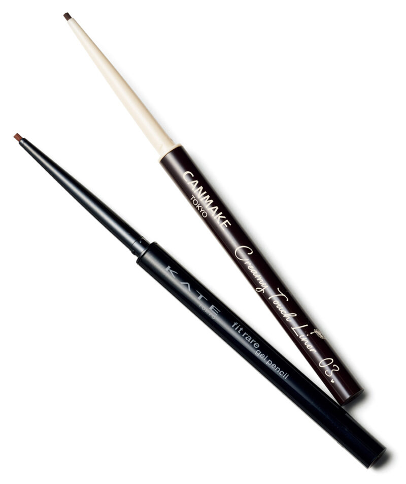 (右)引き締めつつ、黒より柔らかい印象になるダークブラウン。キャンメイク クリーミータッチライナー 03 ¥715/井田ラボラトリーズ (左)赤みのある、おしゃれなブラウン。ケイト レアフィットジェルペンシル N BR-1 ¥1,210(編集部調べ)/カネボウ化粧品